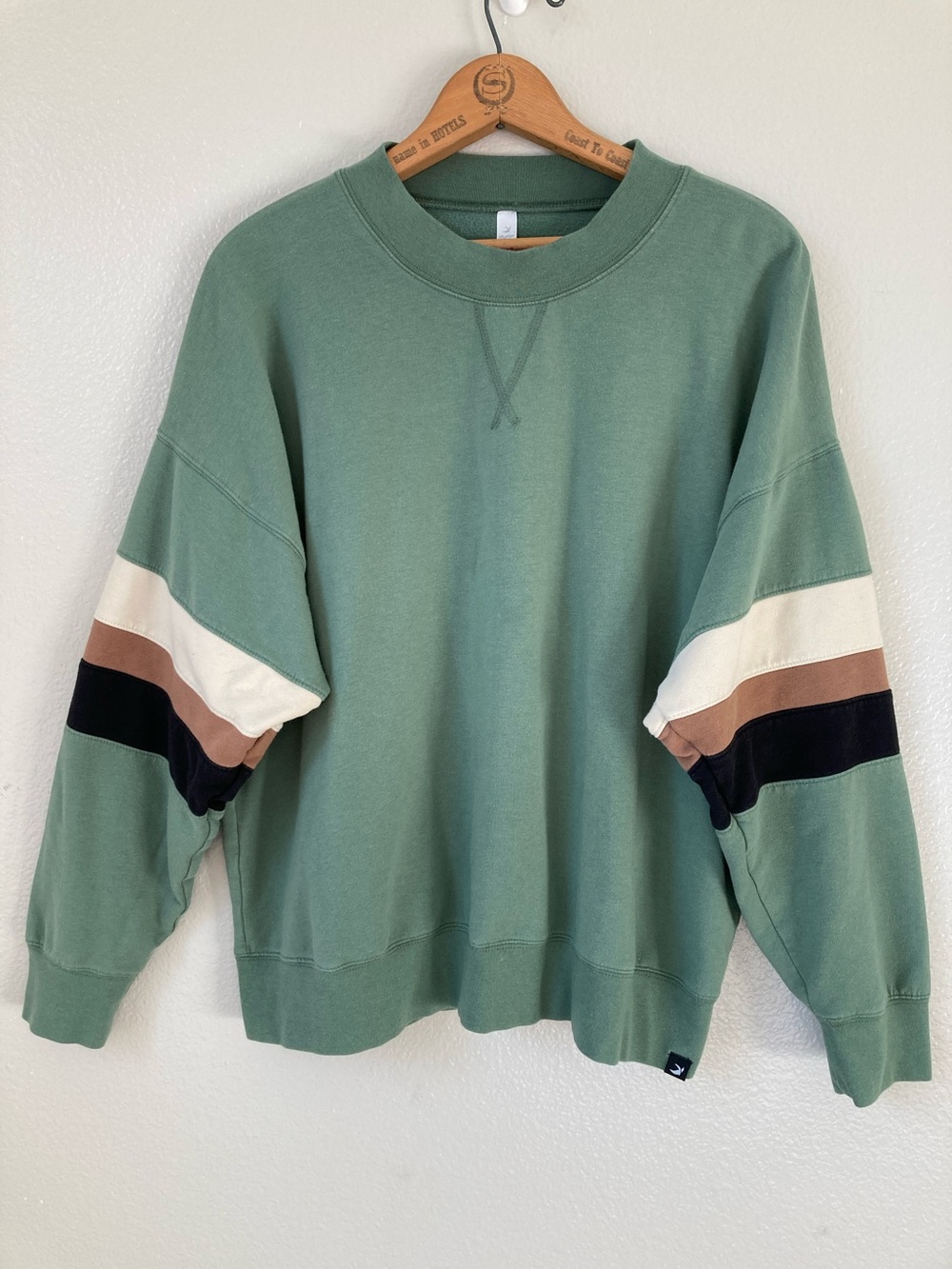 Glyder sweatshirt pullover stripe arm sage green top athleisure sz L